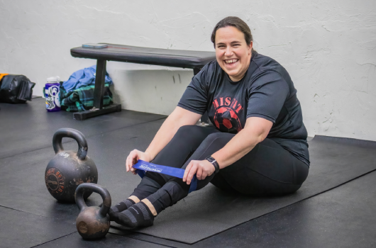 Programs 2 MSC Strength And Conditioning Woman Training with Stretch Band and Kettlebells